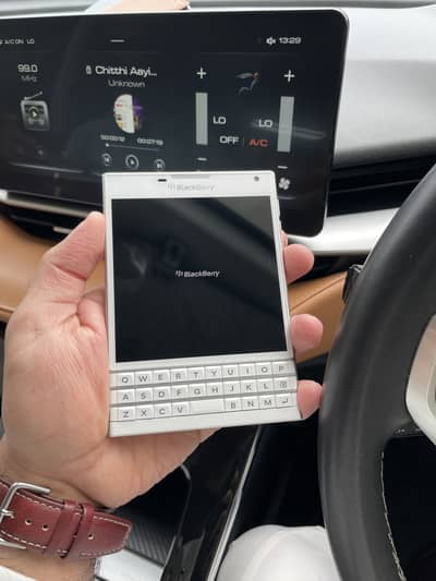 BlackBerry Passport white edition official pta