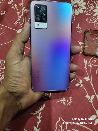 Vivo V21