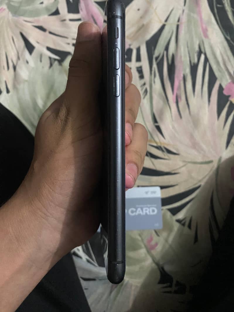 Apple iPhone 11 7