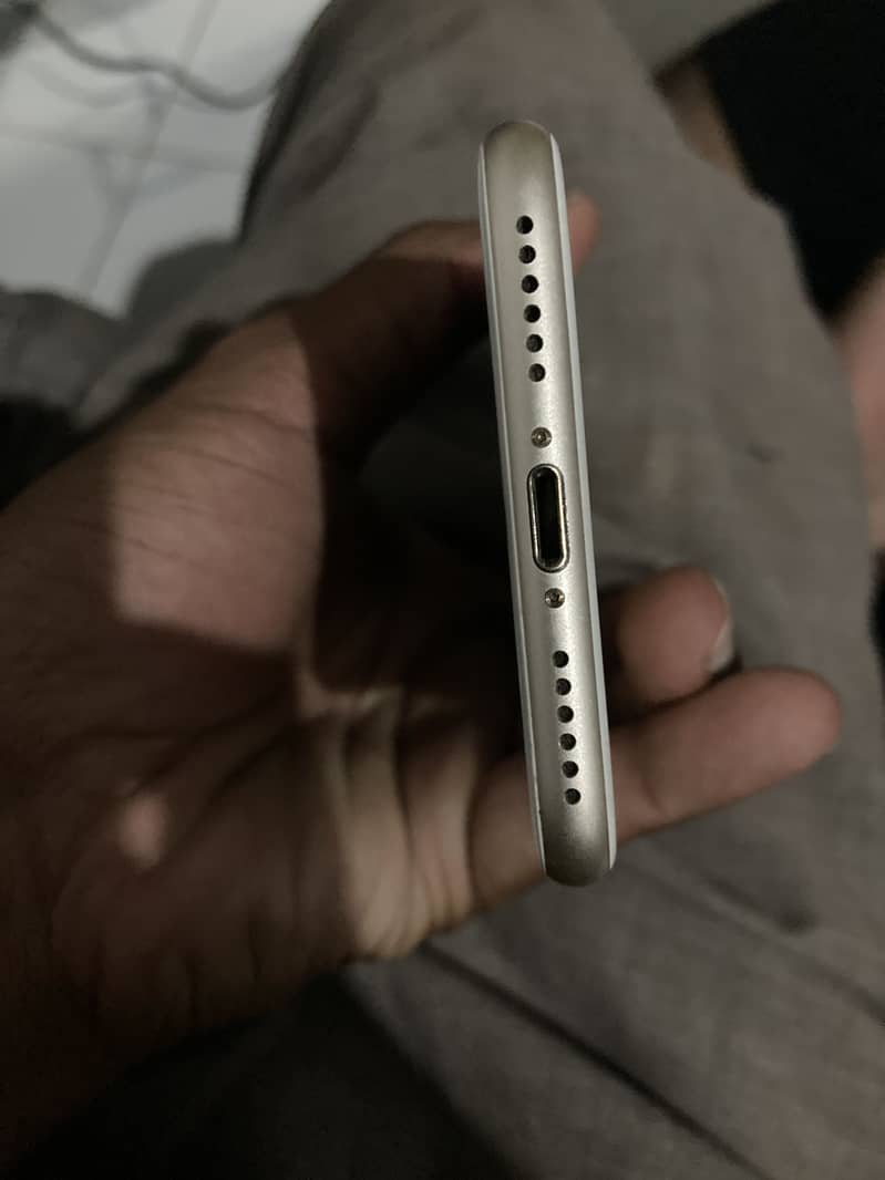 Apple iPhone 7 7