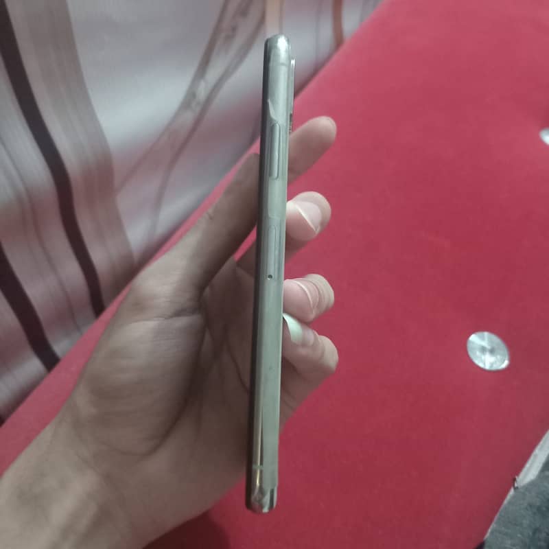 Apple iPhone X 5