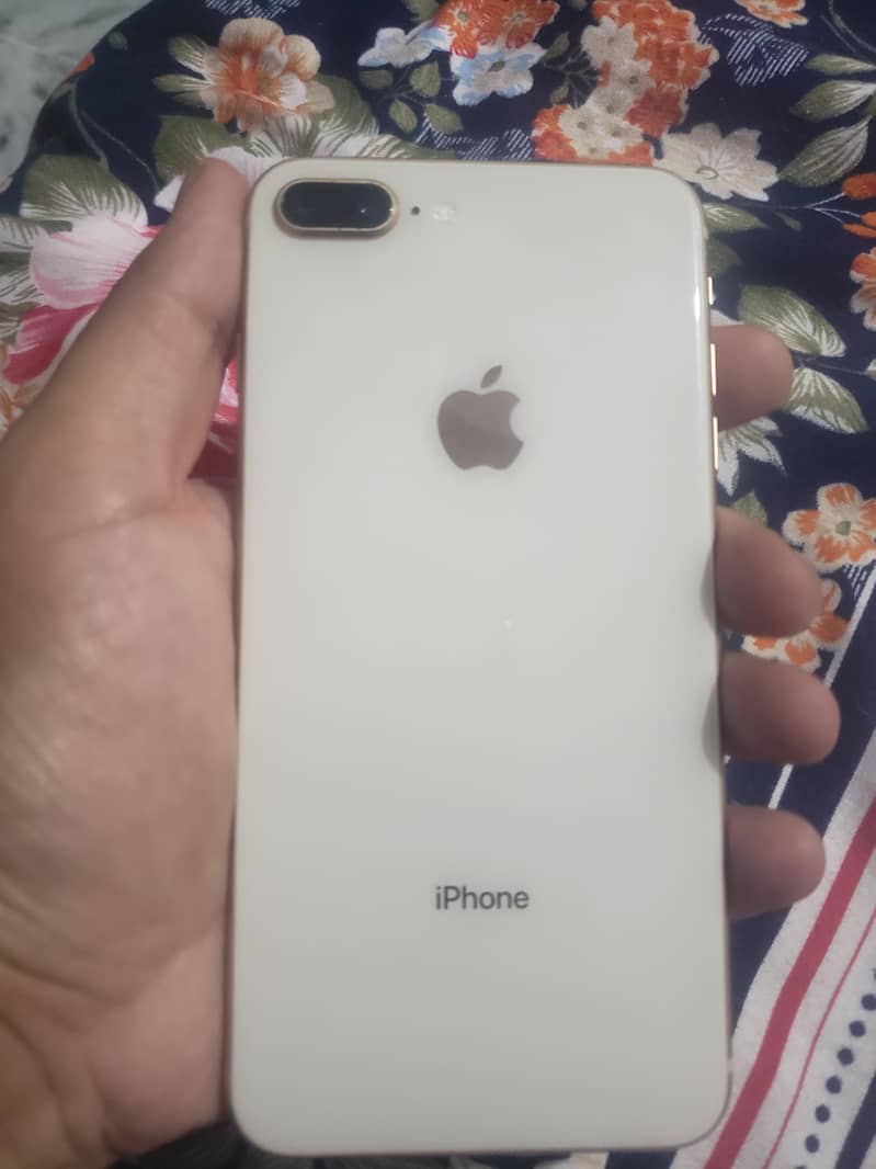 Apple iPhone 8 Plus 1