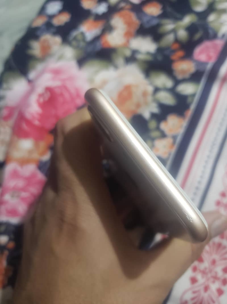 Apple iPhone 8 Plus 5