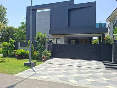 SYED BROTHERS PROUDLY OFFERS: 1-Kanal Elegant Fully Furnished Corner Bungalow wiith Basement Facing Park Is Available In The Best Block Of DHA Lahore.