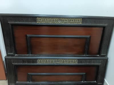 Queen Bed and to Door Almari