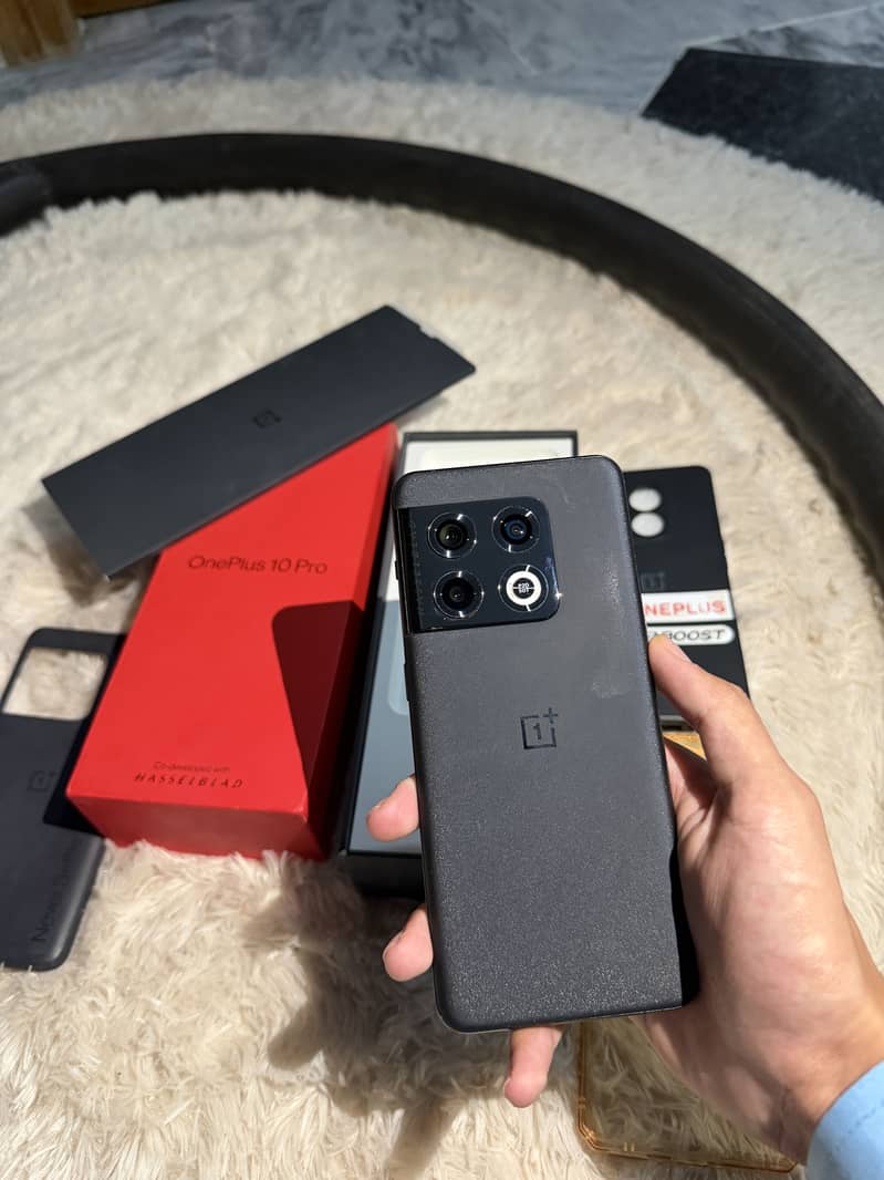 One Plus 10 Pro 4