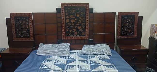 Premium King size bed set with 2 Side Tables & Dressing Table