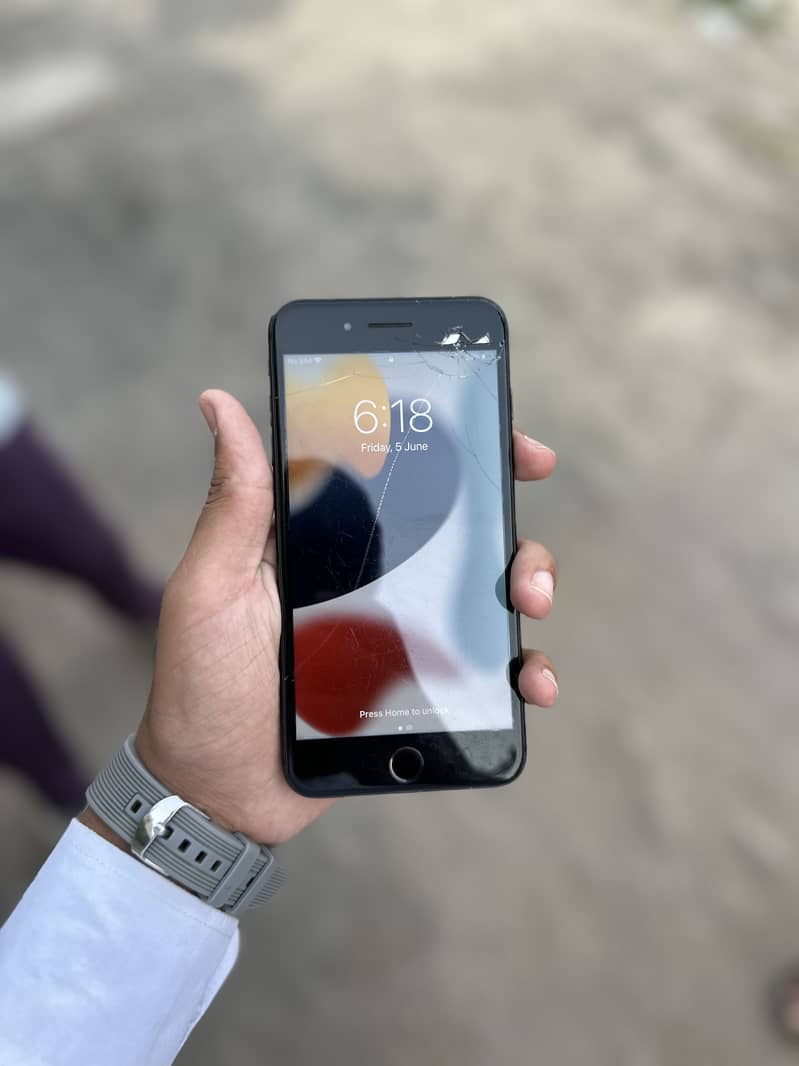 Apple iPhone 7 Plus 0