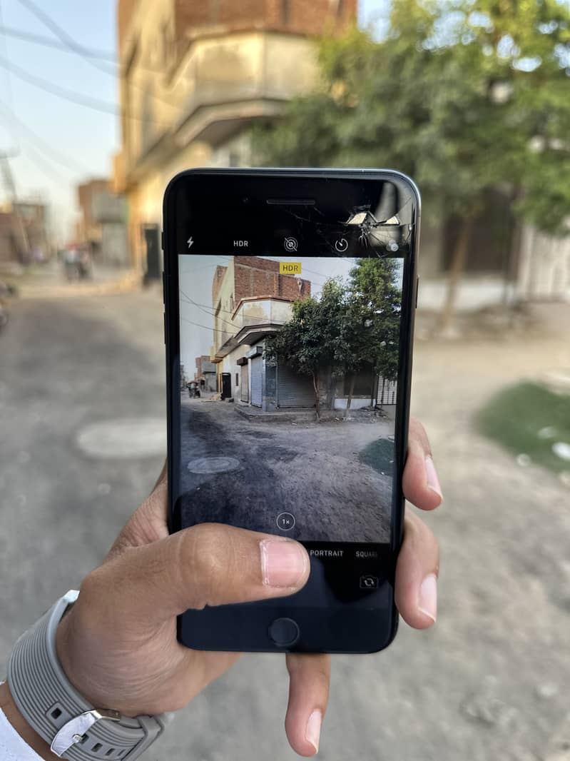 Apple iPhone 7 Plus 1