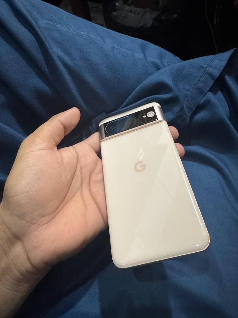 Google Pixel 8 4
