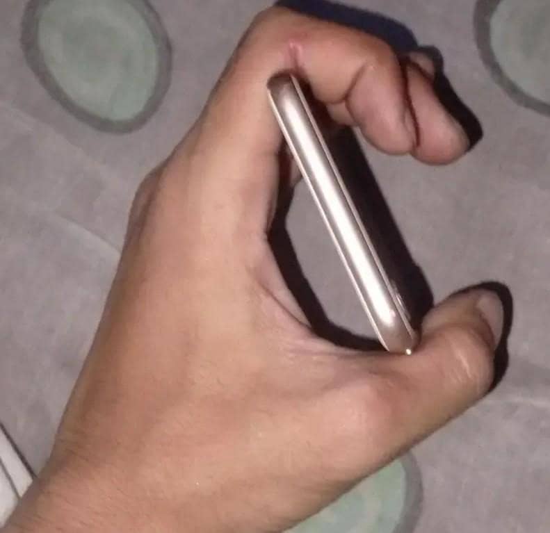 Apple iPhone 8 4