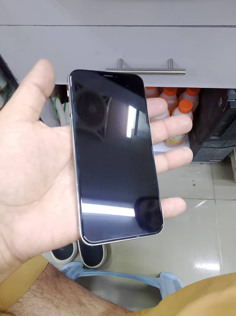 Apple iPhone X 4