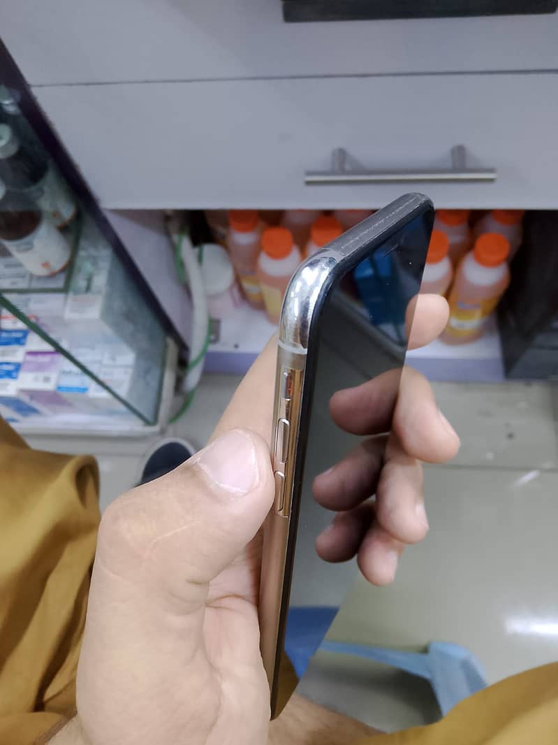 Apple iPhone X 5