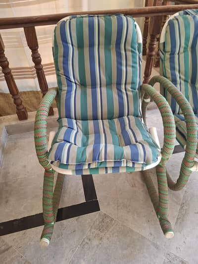 New Lawn Chairs with box pack round table