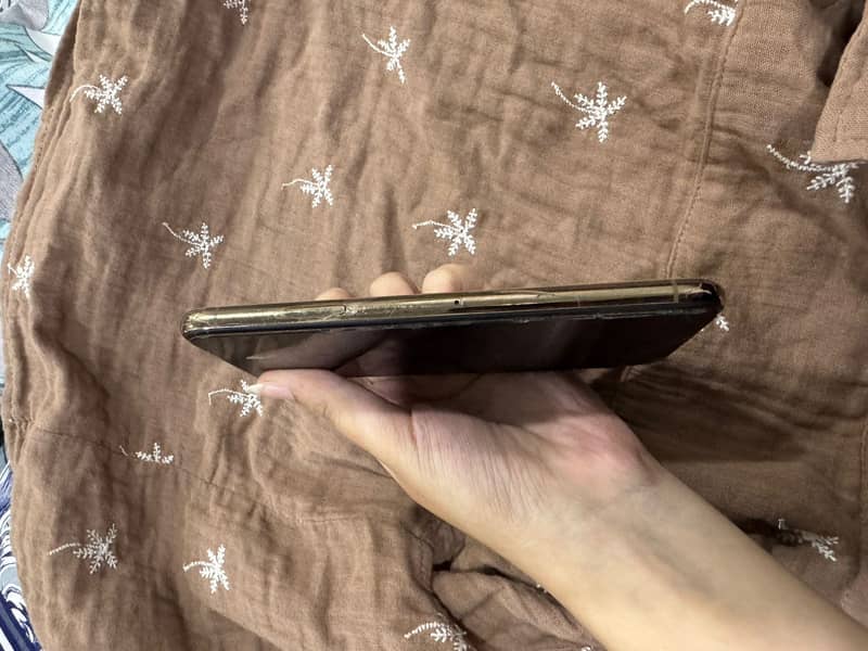 Apple iPhone XS 3