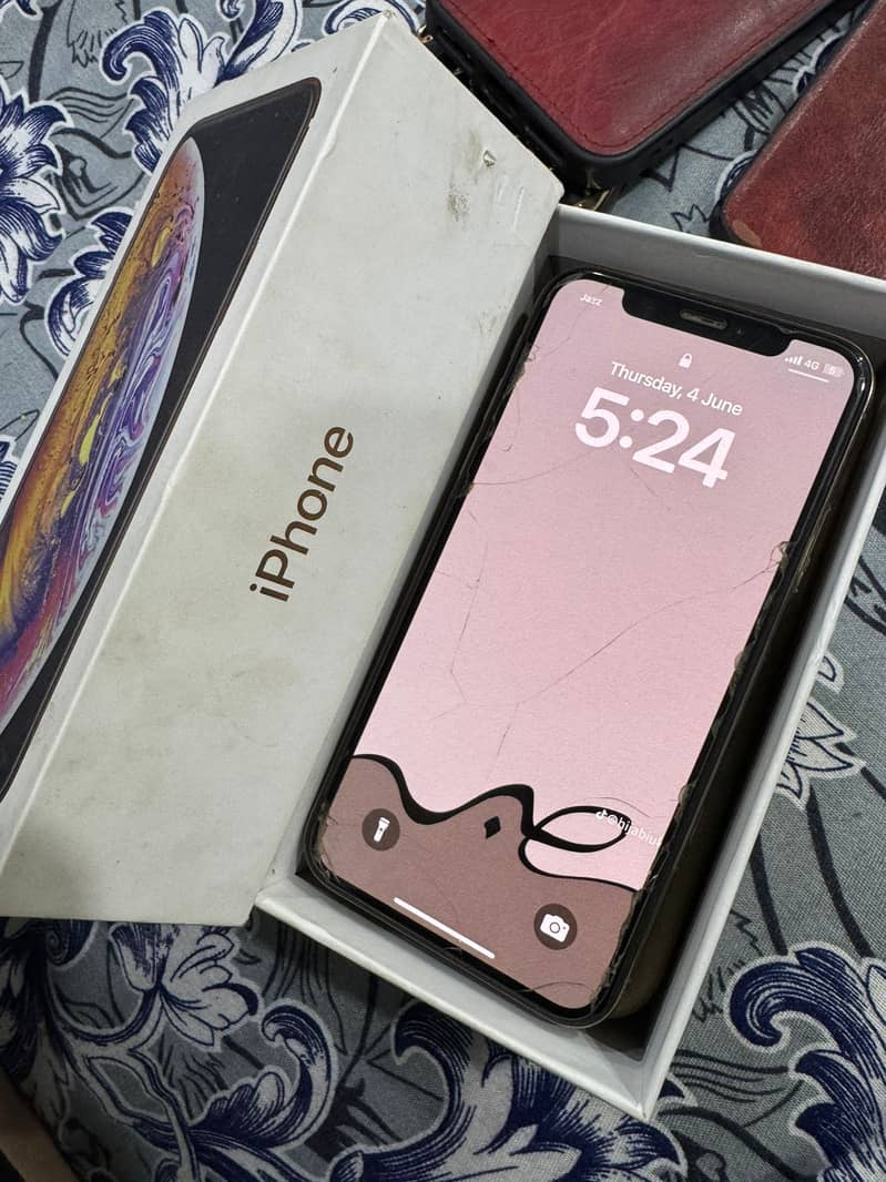Apple iPhone XS 7