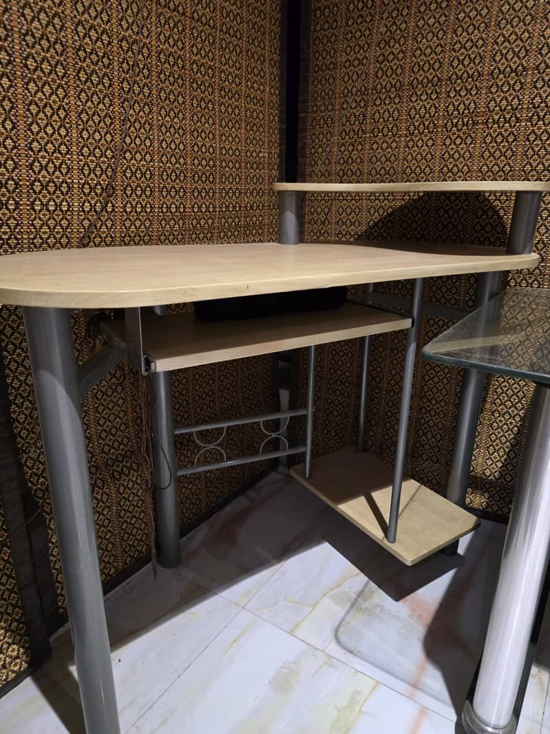 computer table 1
