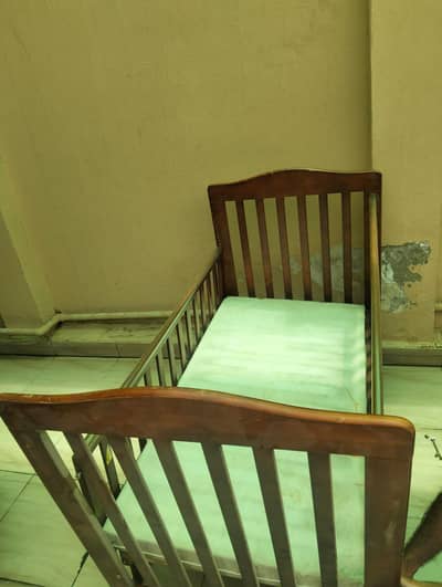 baby cot