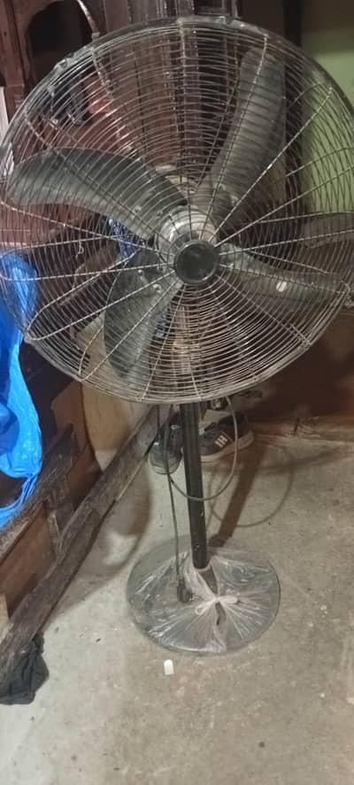 Gfc premium quality black color pedester fan 130wat