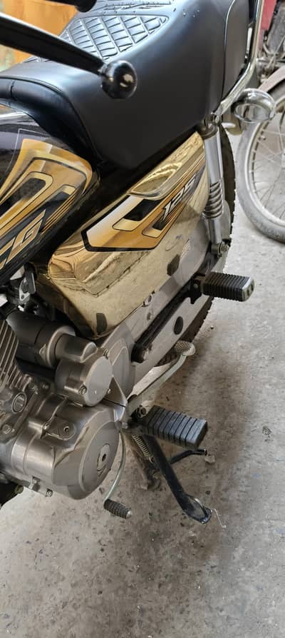 honda 125 self start black gold special edition