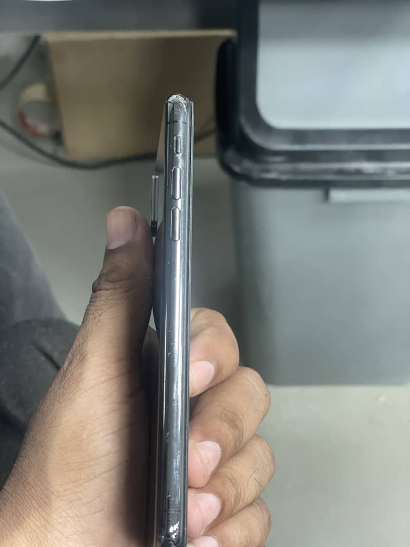 Apple iPhone X 3