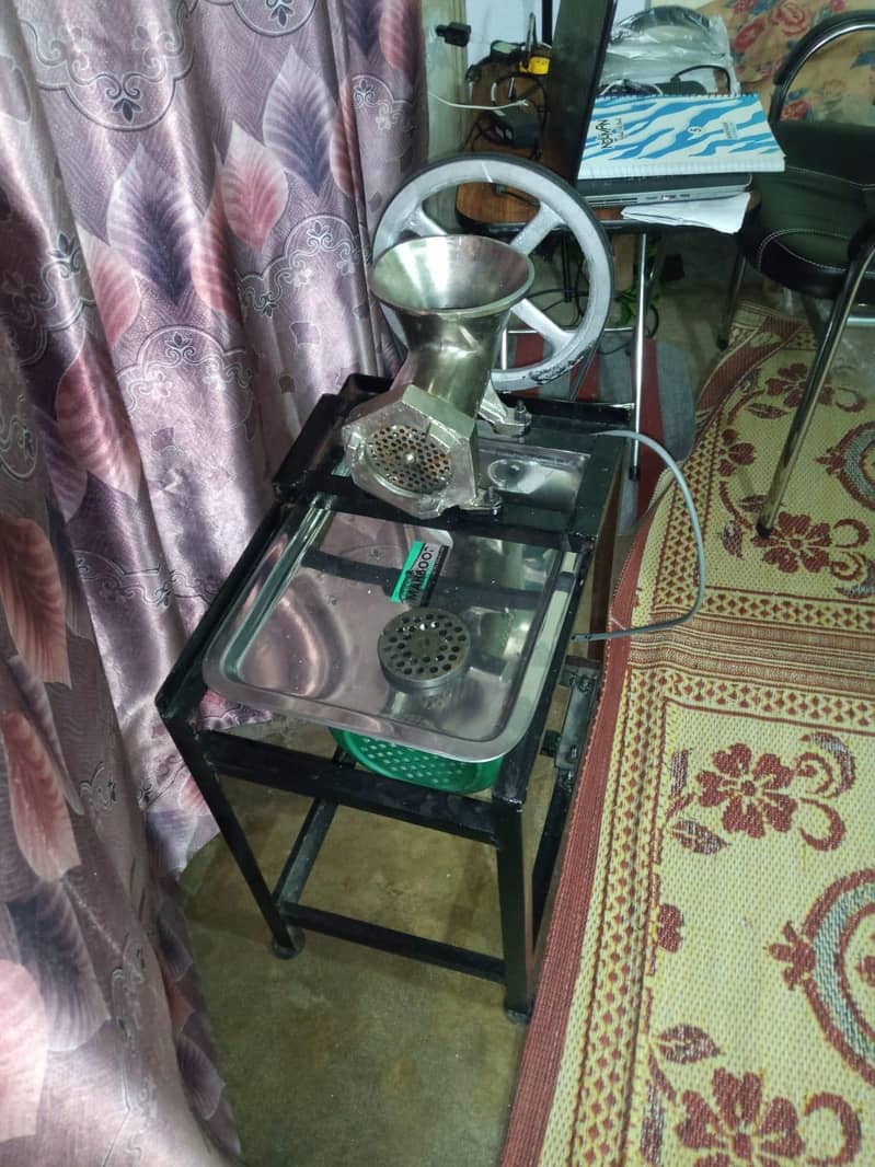  نیشنل قیمہ مشین 1HP ڈائمنڈ کاپر موٹر کے ساتھ | بالکل نئی حالت | 1