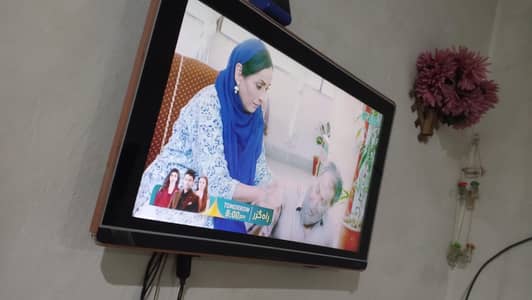 28 inches LCD