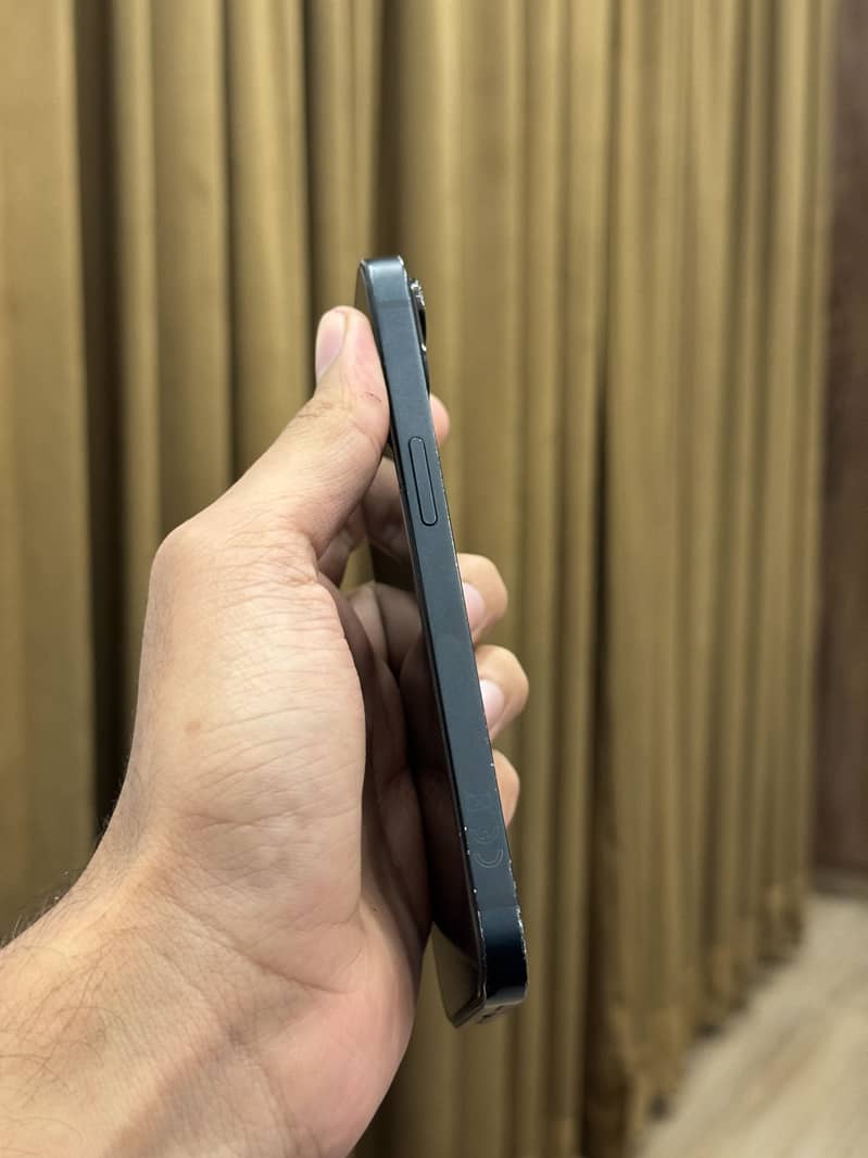 iPhone 13 2