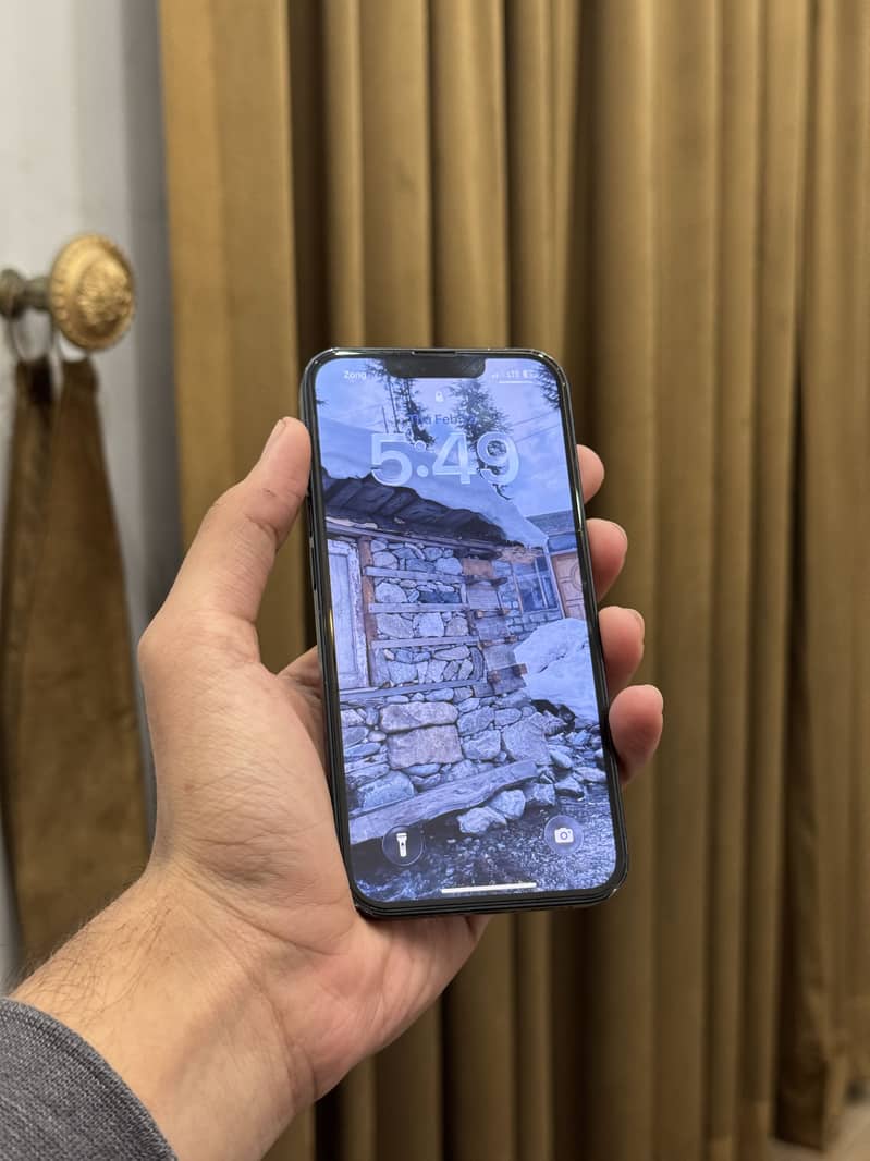 iPhone 13 4