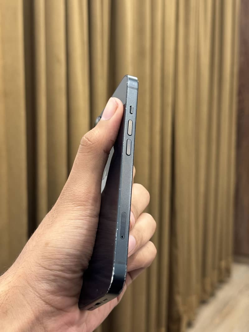 iPhone 13 5
