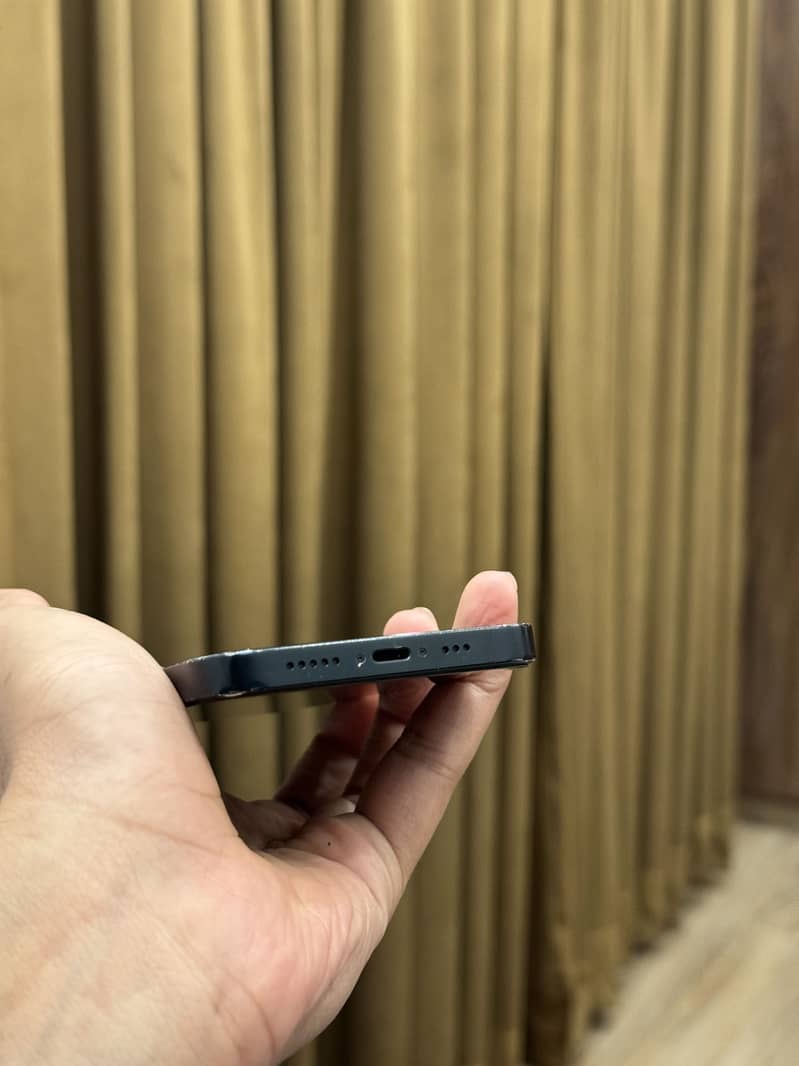iPhone 13 6