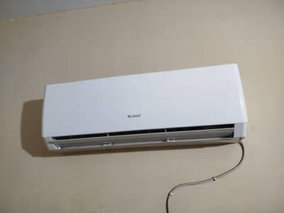 Gree 1 Ton Inverter AC – Hardly Used Brand new condition