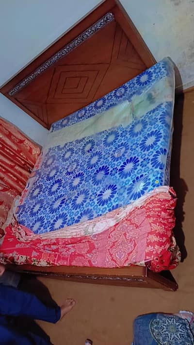 6x6 size ka mattress sale ke liye available hai.
