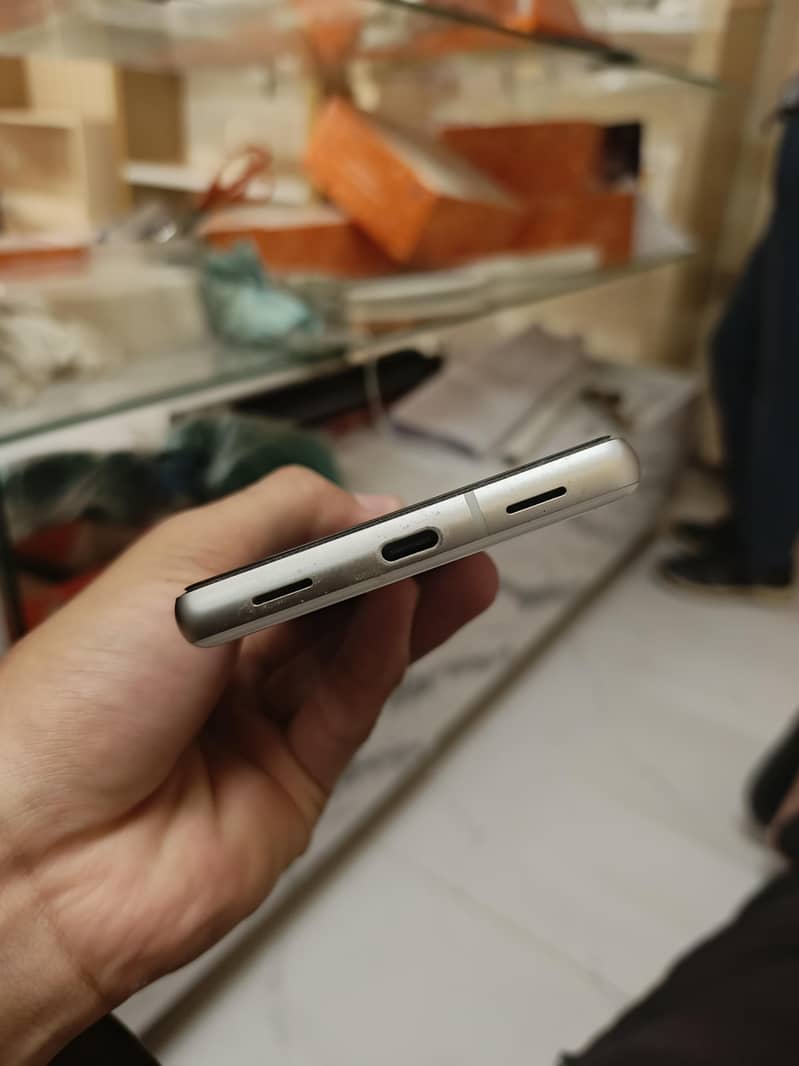 Google Pixel 7a 2