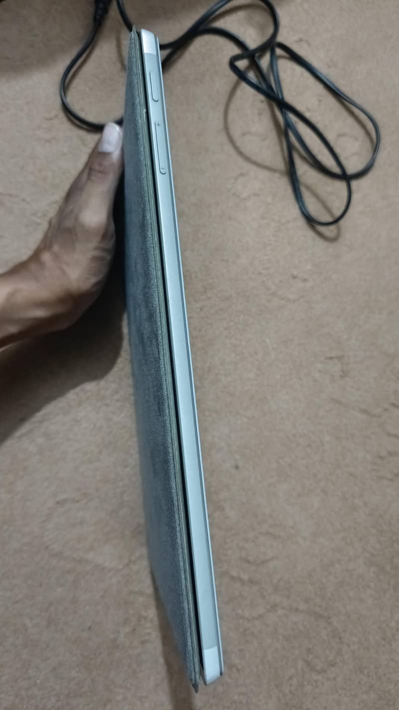 Microsoft Surface Pro 5 8