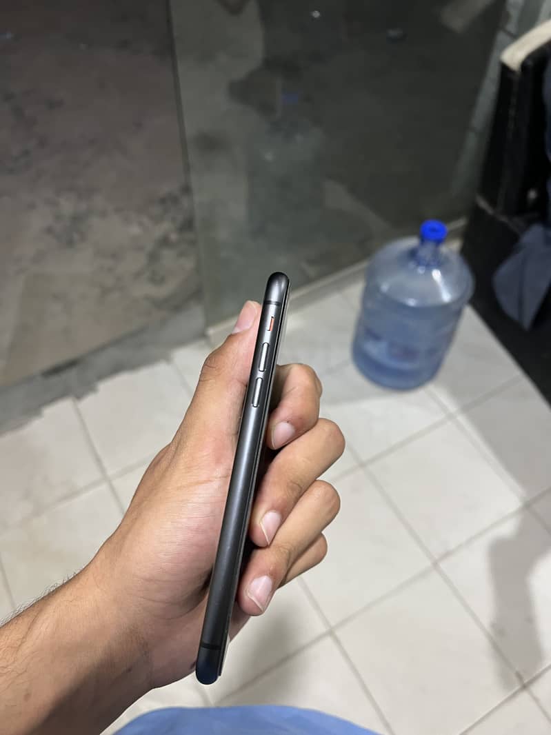 Apple iPhone 11 3