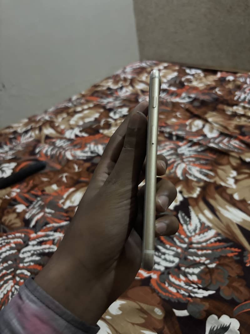 Apple iPhone 7 Plus 3
