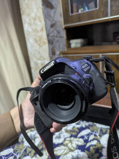 Canon EOS 600D DSLR Camera with 2 lenses, bag, camera stand & charger.