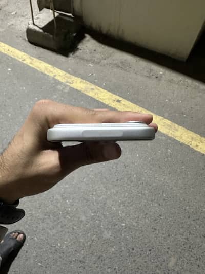 Iphone 17 pro max white