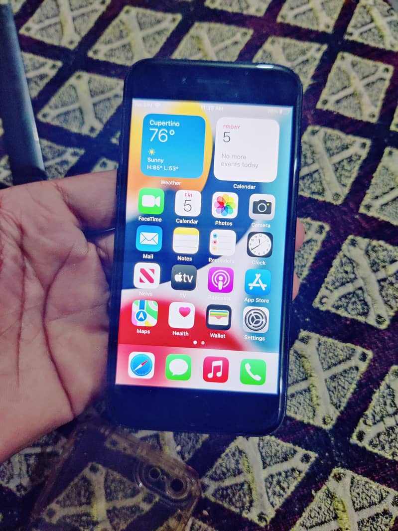 Apple iPhone 7 0