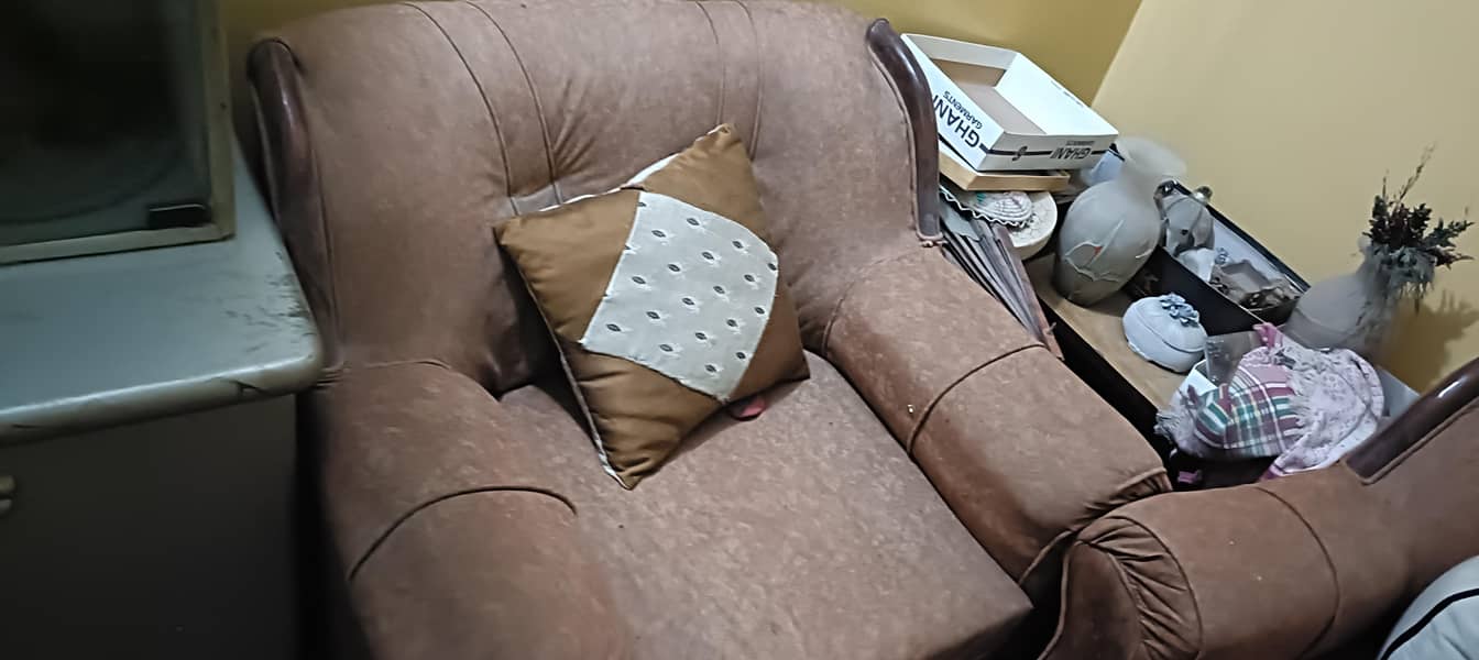 5 seeter 2 sofa sets 3