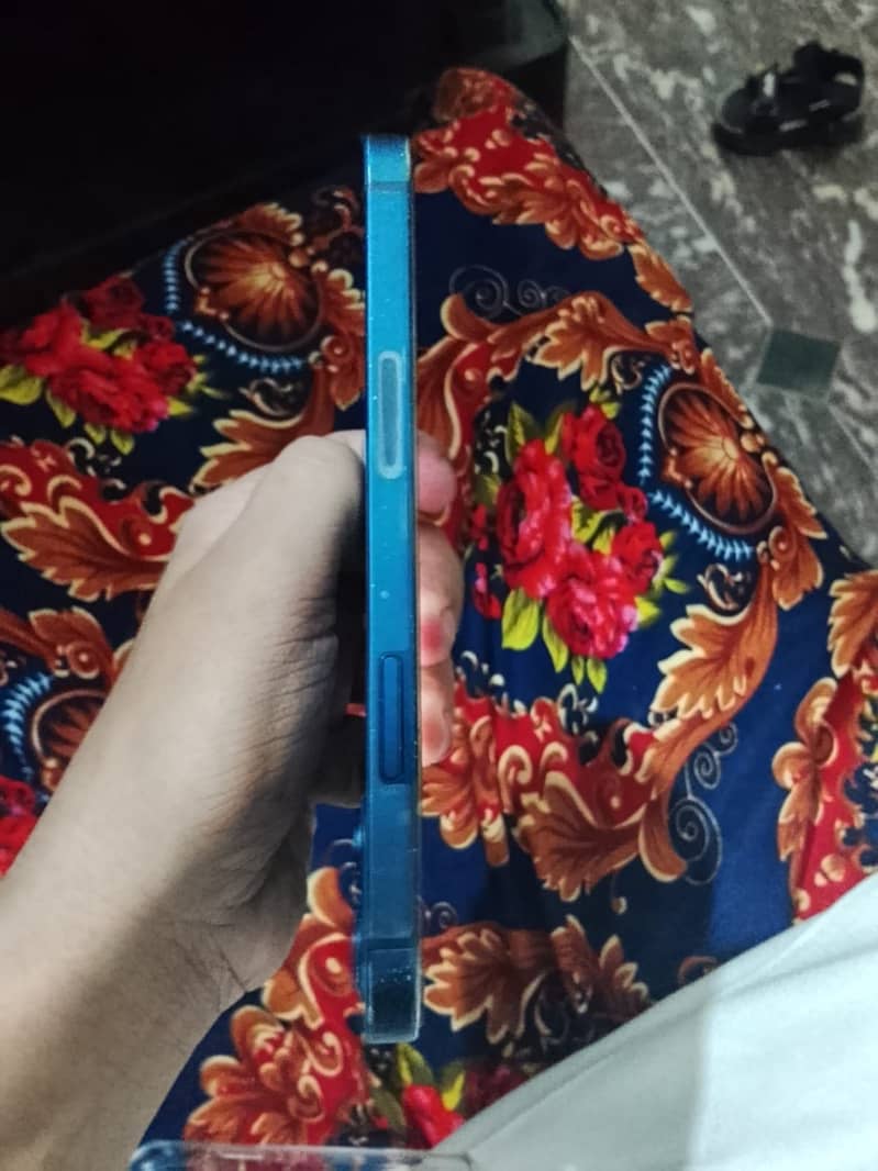 Apple iPhone 12 3