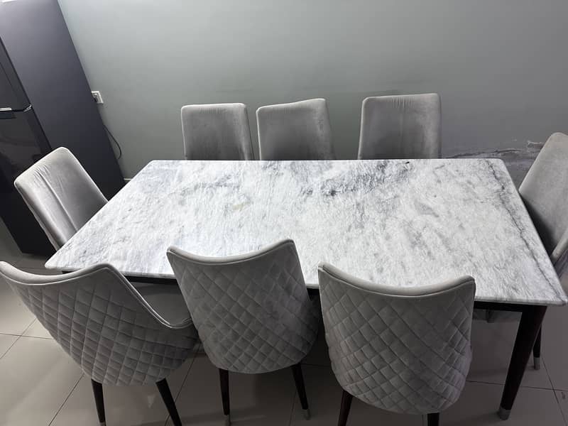 Dining table 0