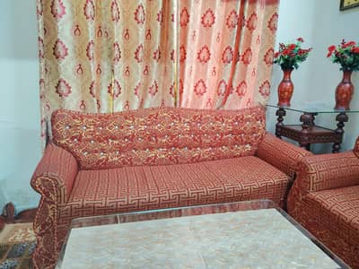 3 sofa hain. . . bilkul thk condition ma ha or khud banwaye hain. . all ok