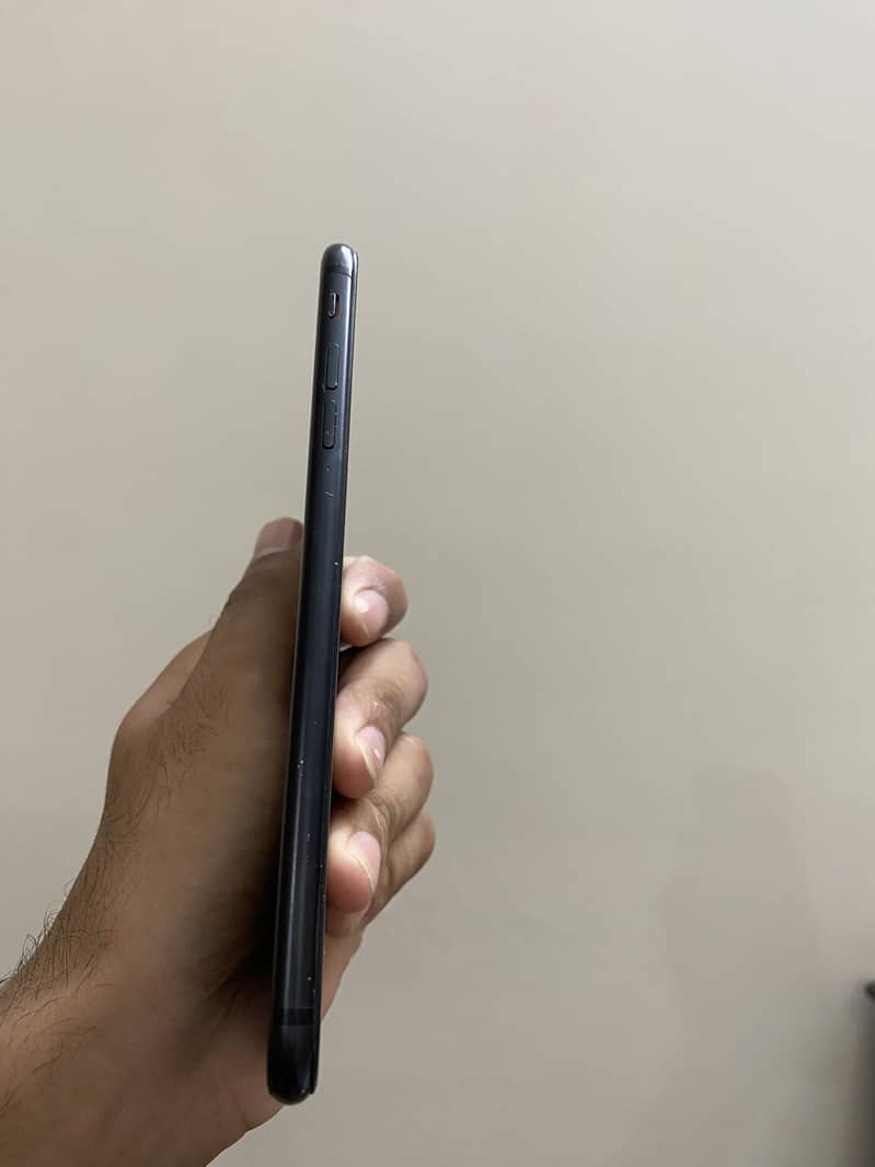 Apple iPhone 7 Plus 3