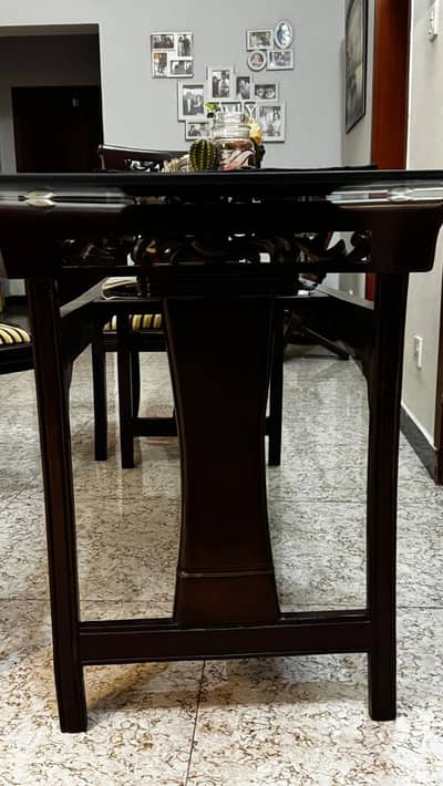 6 Seater Wooden Dinning Table with Glass top.