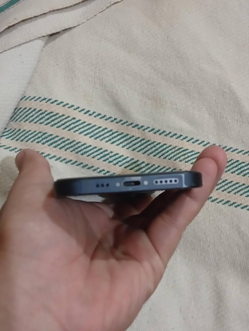 iPhone 13 3