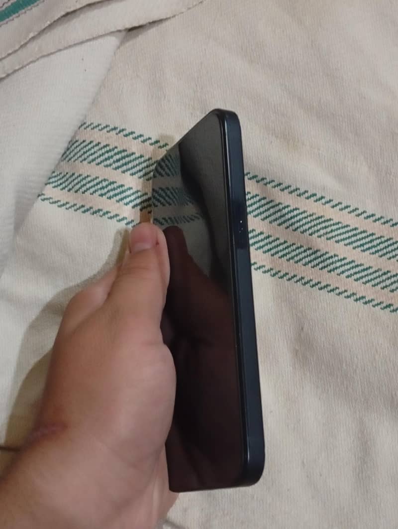 iPhone 13 4