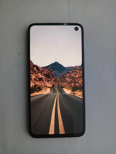 Samsung Galaxy S10e (6GB/128GB) – Flawless Display, Dual SIM Patched