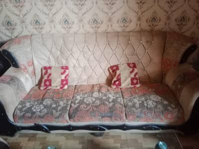 I want to sell my sofa and table